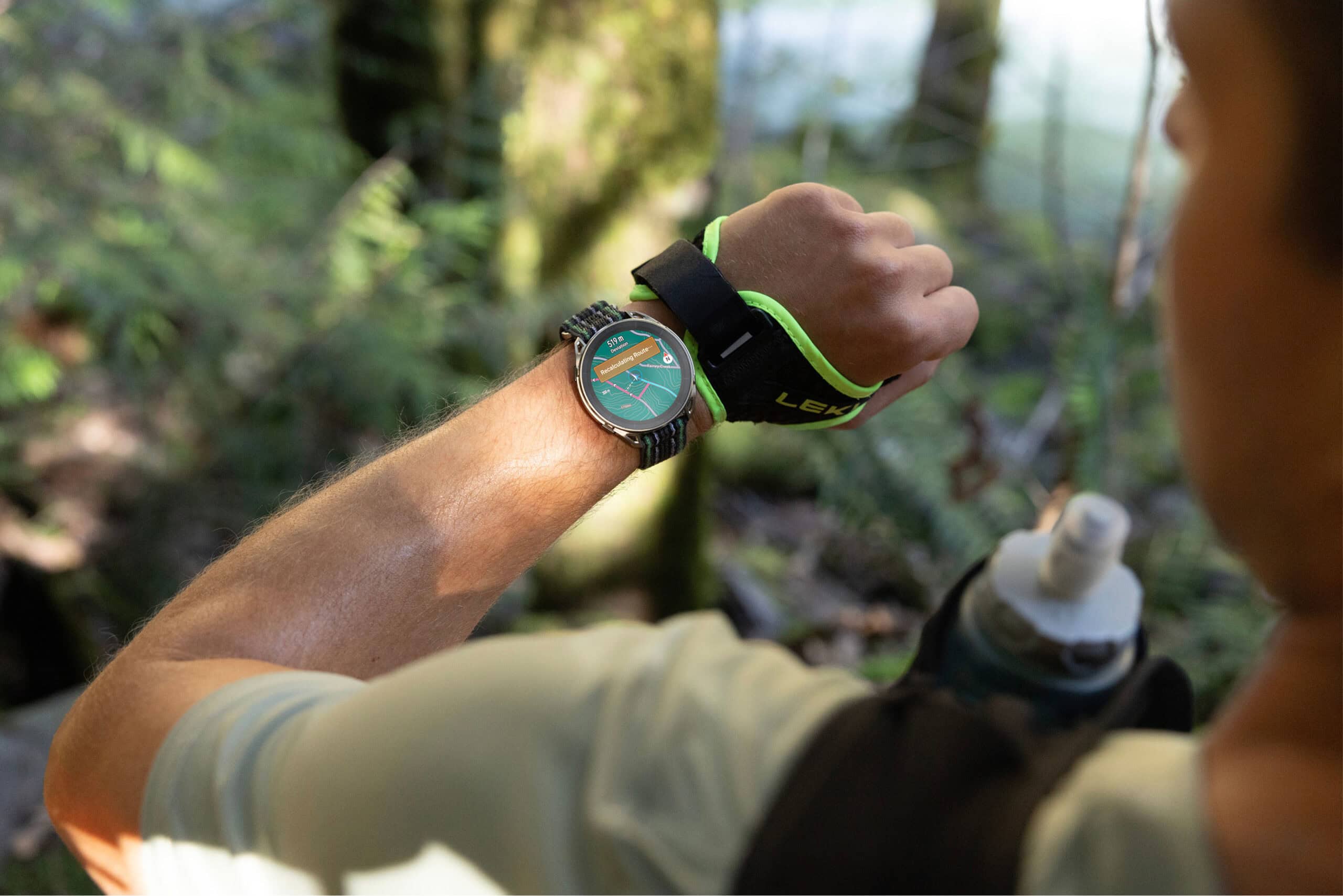 Amazfit Cheetah 2 Ultra am Handgelenk beim Trailrunning – eines der ersten Modelle mit der neuen Apple-Integration