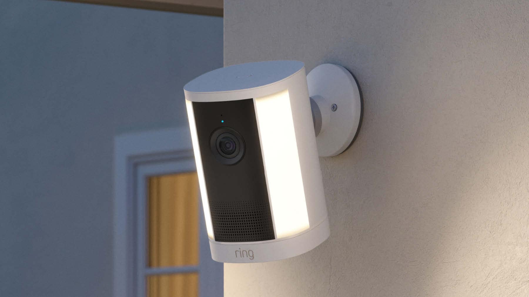Ring Spotlight Camera 4K Plus mit 550-Lumen-Scheinwerfer